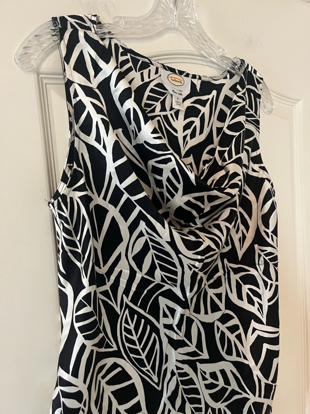 Talbots Silk BW Leaf Print Draped Neck Sleeveless Top Women’s Size 8 - Picture 6 of 14